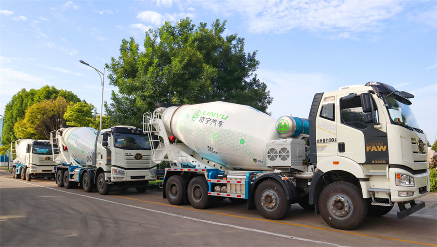 秋高氣爽，再傳捷報(bào)！50臺(tái)凌宇混動(dòng)攪拌車奔赴華東，盡顯靚麗風(fēng)采