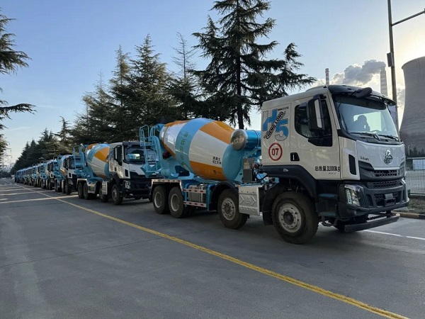 【發(fā)車新聞】再出發(fā)！年年歲歲常相“拌”，“柿柿如意”攪拌車交付時！