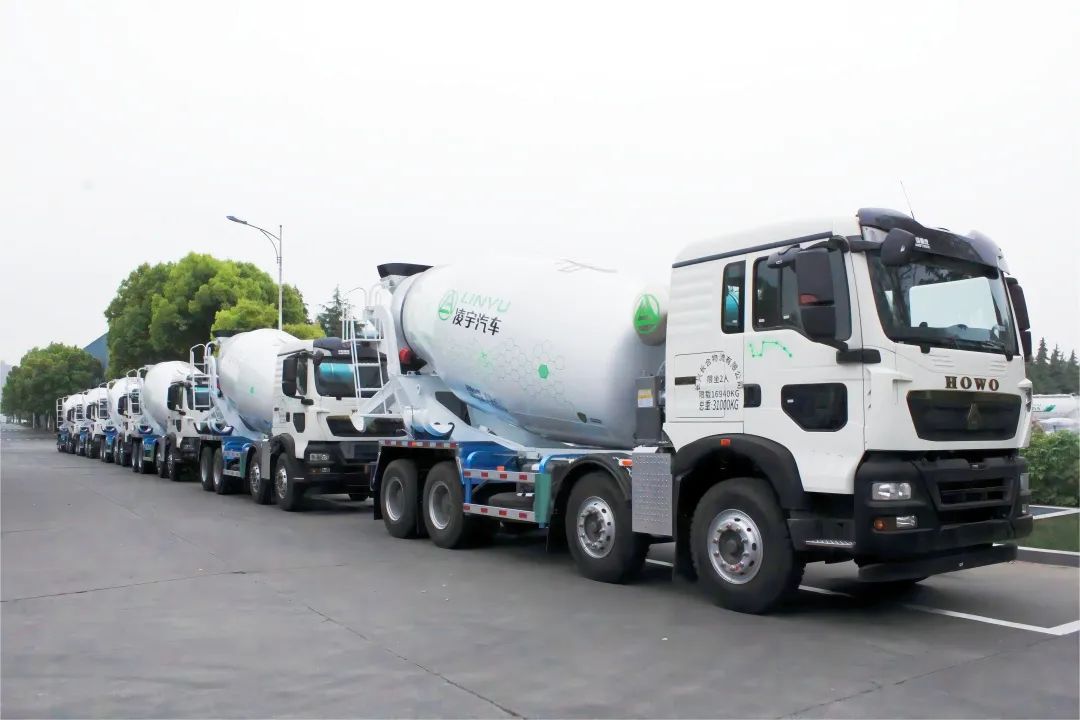 繁花似錦春暖陽(yáng)，凌宇攪拌發(fā)車忙！