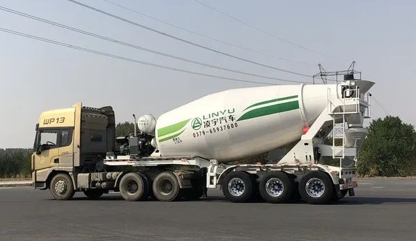 半掛混凝土攪拌車會是行業(yè)新風口嗎？聽聽專家怎么說