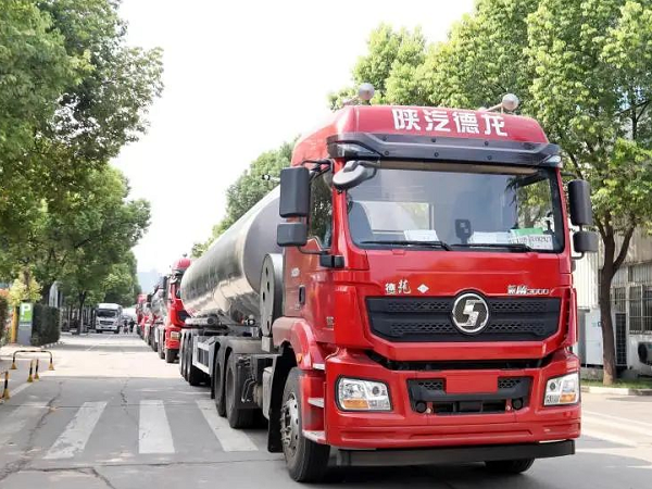 疫情之下，海外客戶(hù)線(xiàn)上訂車(chē)，20臺(tái)凌宇罐車(chē)批量交付！