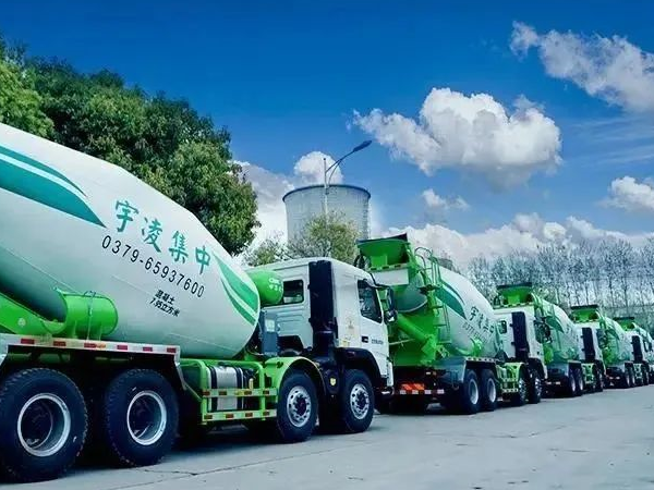 8年老客戶再提車，10臺(tái)攪拌車批量交付，客戶：選凌宇我放心！