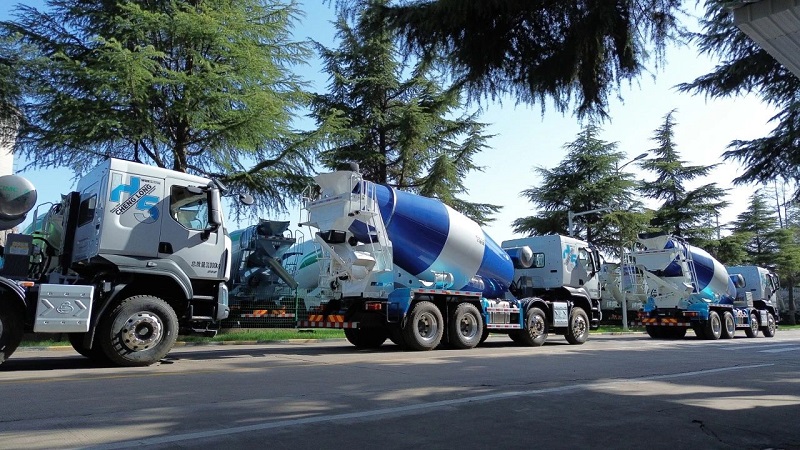 【發(fā)車新聞】凌宇攪拌車交付一線，牡丹花開又逢君！