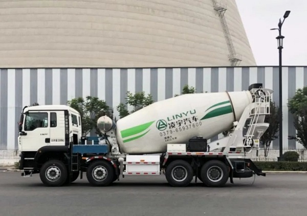 重汽&凌宇電驅(qū)橋攪拌車，會(huì)省錢的才是卡友選擇的！