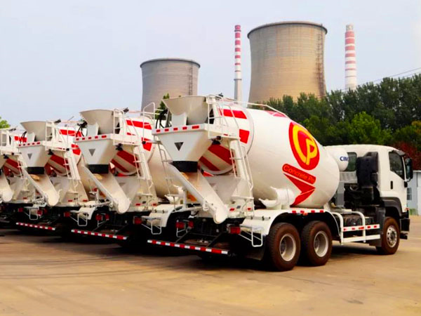 攪拌車銷售一手播報：又一批凌宇攪拌車揚(yáng)帆海外！